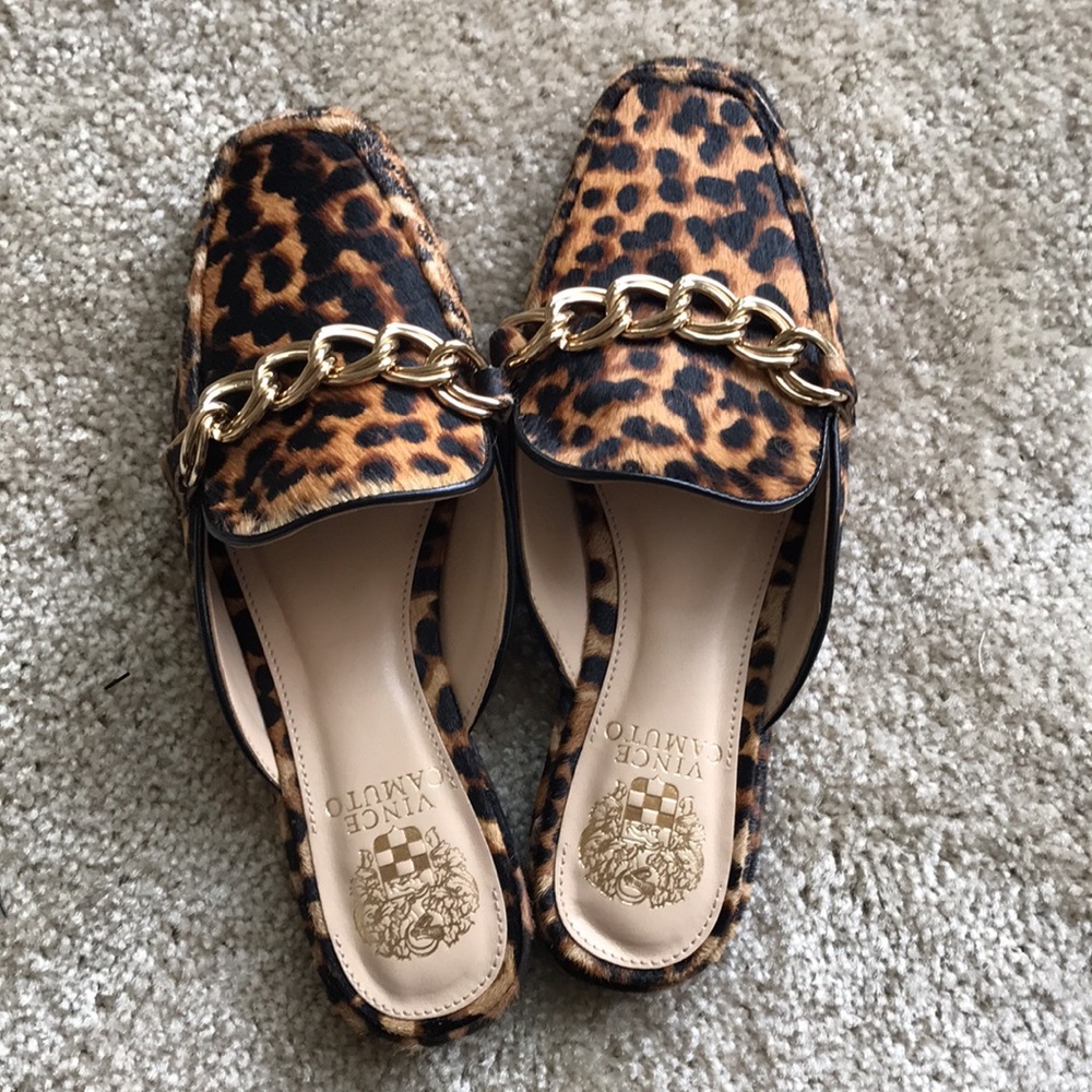 Vince Camuto chain leopard loafers size 7.5